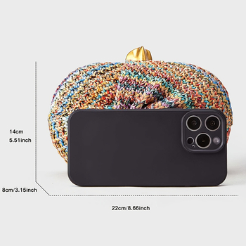 Pletena torba u različitim bojama s uličnim stilom, pogodna kao svakodnevna torba preko ramena ili crossbody te večernja clutch torbica s lancem.