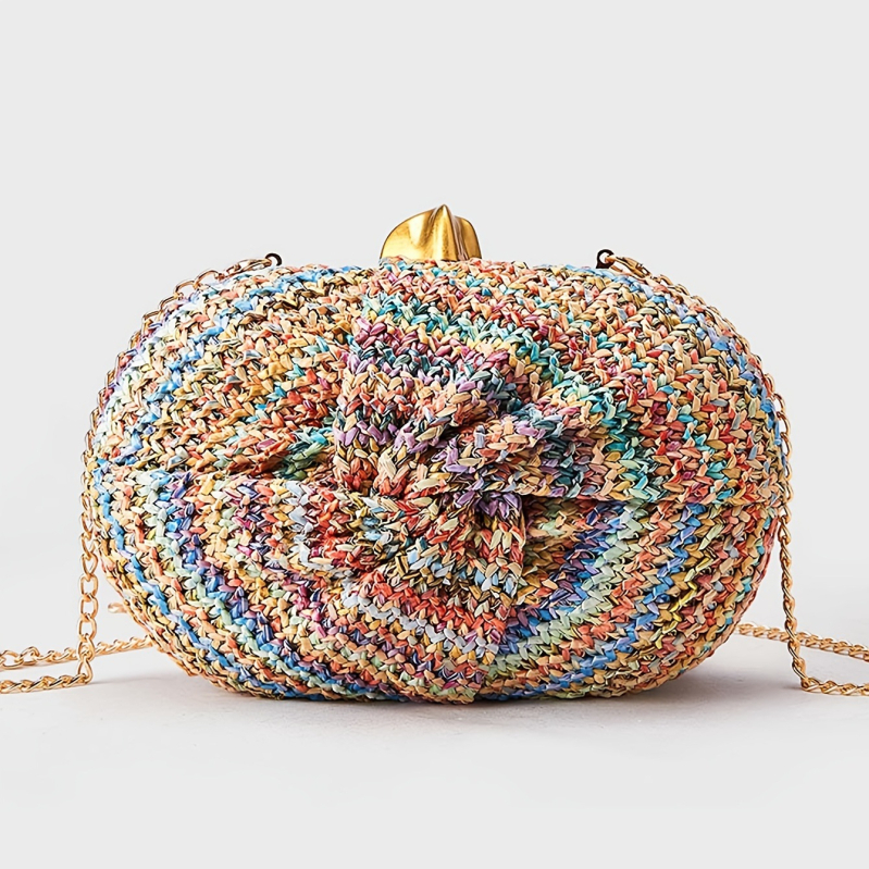 Pletena torba u različitim bojama s uličnim stilom, pogodna kao svakodnevna torba preko ramena ili crossbody te večernja clutch torbica s lancem.