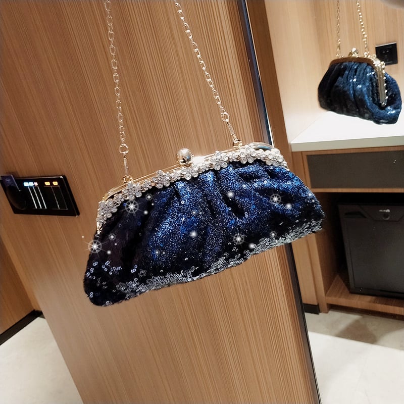 Clutch od perlica, polumjesnog oblika, Dumpling Bag stil, zatvaranje kopčom, dvostruka naramenica