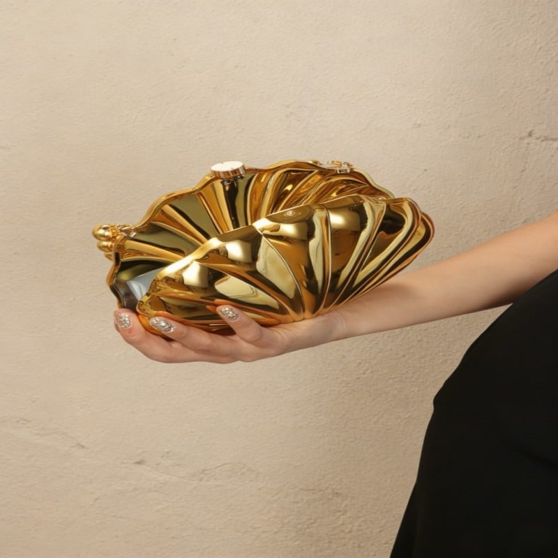 Estélyi táska kagyló alakú, dumpling forma, ABS anyagú, zárkapocs, bankett használatra