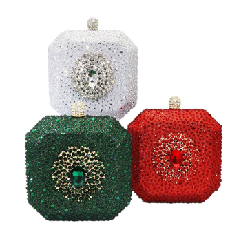 Estélyi mini keresztpántos táska csillogó strasszokkal (Anyag: akril; Forma: vízszintes négyzet; Zár: zár; Belső: dokumentumtárca; Külső: háromdimenziós táska)