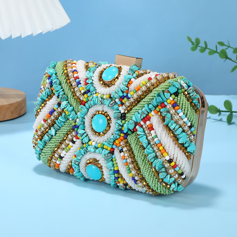 Estélyi clutch táska szatén felülettel, poliészter bélés, zárózárral, belső cipzáras zsebbel, doboz alakú, városi egyszerű stílus