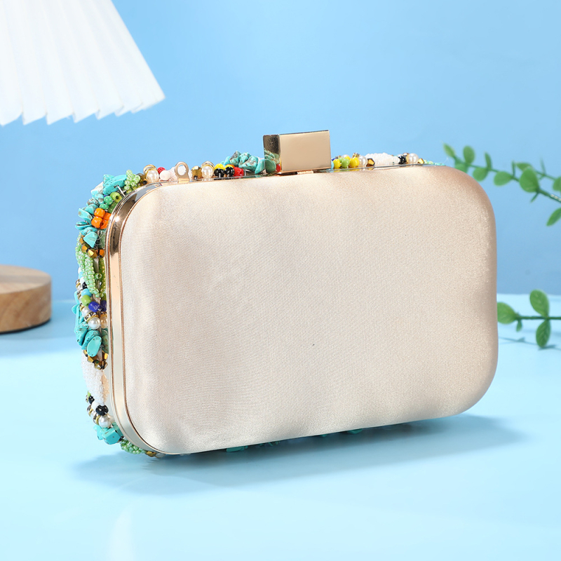 Estélyi clutch táska szatén felülettel, poliészter bélés, zárózárral, belső cipzáras zsebbel, doboz alakú, városi egyszerű stílus