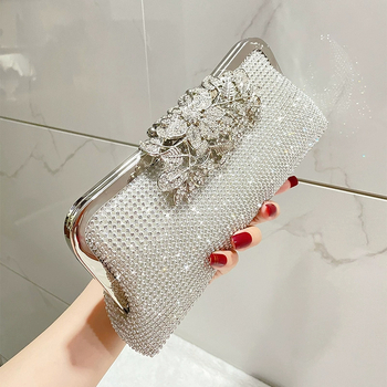 Estélyi táska-klutch, ötvözet test, poliészter bélés, Dinner bag stílus, vízszintes négyszögletes forma, zárómechanizmus