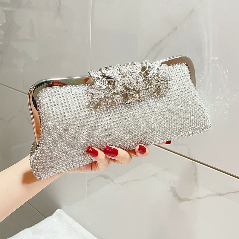 Estélyi táska-klutch, ötvözet test, poliészter bélés, Dinner bag stílus, vízszintes négyszögletes forma, zárómechanizmus