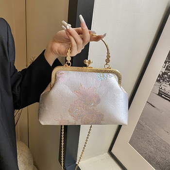 Cheongsam-stílusú hímzett selyemtáska egyetlen vállpánttal, kagyló alakú siluett, nemzeti művészeti stílus (Selyem; Nyitott felső rész; Poliészter bélés)