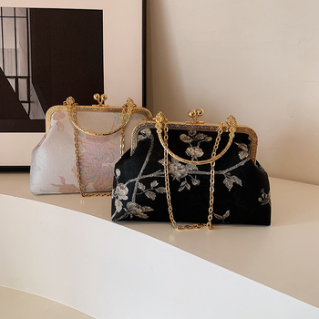 Cheongsam-stílusú hímzett selyemtáska egyetlen vállpánttal, kagyló alakú siluett, nemzeti művészeti stílus (Selyem; Nyitott felső rész; Poliészter bélés)