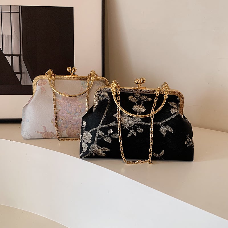 Cheongsam-stílusú hímzett selyemtáska egyetlen vállpánttal, kagyló alakú siluett, nemzeti művészeti stílus (Selyem; Nyitott felső rész; Poliészter bélés)