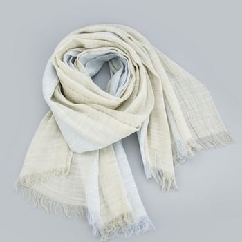 Sál poliészterből, egyszerű szövésű (plain weave), melegen tart, téli szezonra, nőknek