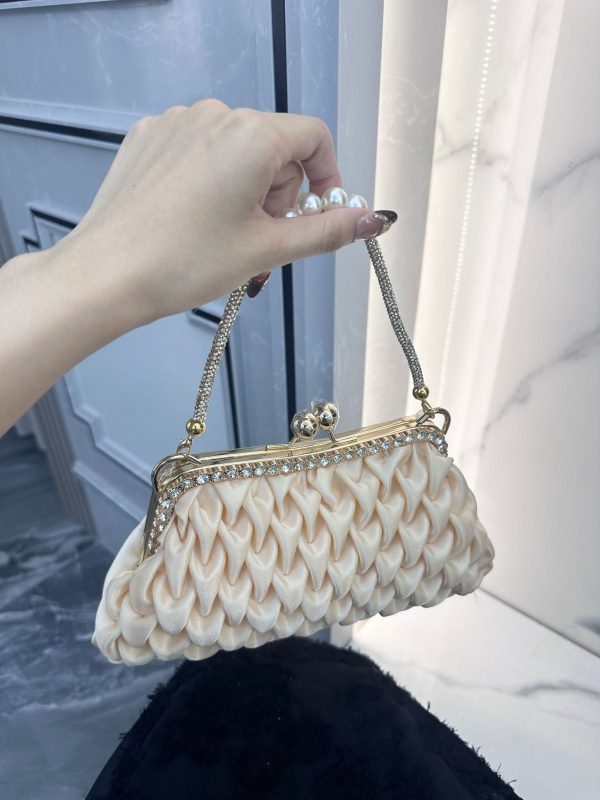 Estélyi retikül, kagyló alakú formával, záró, poliészter külső és bélés, telefon zseb