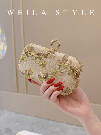 Női clutch táska, kis négyzet alakú, zárómechanizmus, anyag Greet, az új nemzeti trendben