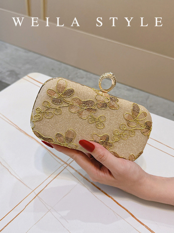 Női clutch táska, kis négyzet alakú, zárómechanizmus, anyag Greet, az új nemzeti trendben