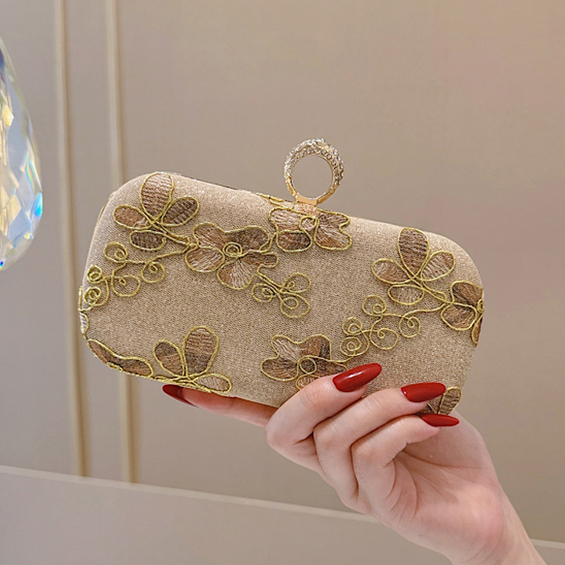 Női clutch táska, kis négyzet alakú, zárómechanizmus, anyag Greet, az új nemzeti trendben