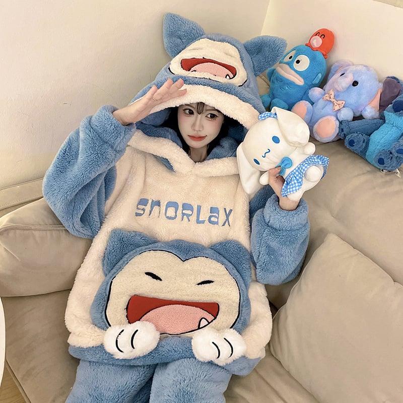 Crayon Shin-Chan női pizsama, plüss anyag, vastagított, 251-300 g/m², gallér nélküli, hosszú ujjú, hosszú nadrág