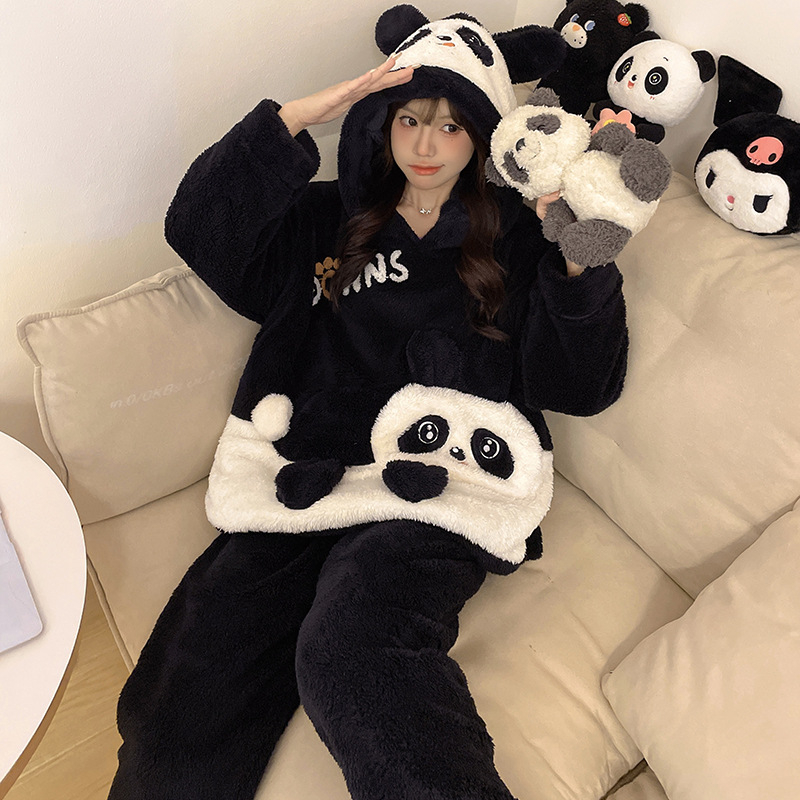 Crayon Shin-Chan női pizsama, plüss anyag, vastagított, 251-300 g/m², gallér nélküli, hosszú ujjú, hosszú nadrág