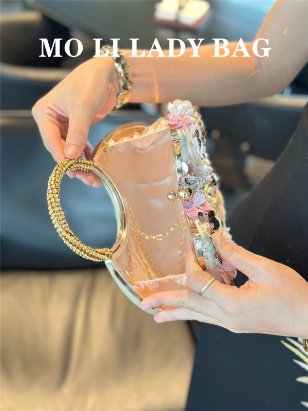 Mindennapi keresztbody táska kézzel készített virágos fém gyűrű fogantyúval, poliészter, mágneses zár, 2025 tél, mindennapi használatra