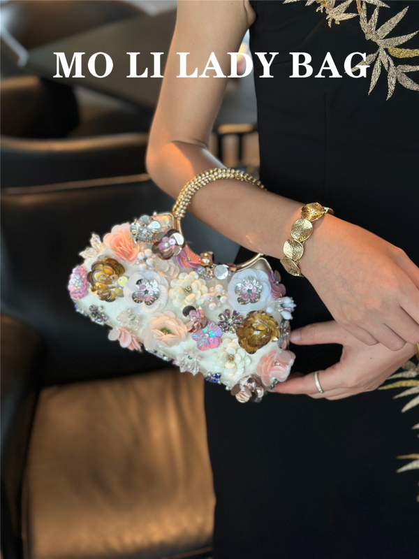 Mindennapi keresztbody táska kézzel készített virágos fém gyűrű fogantyúval, poliészter, mágneses zár, 2025 tél, mindennapi használatra