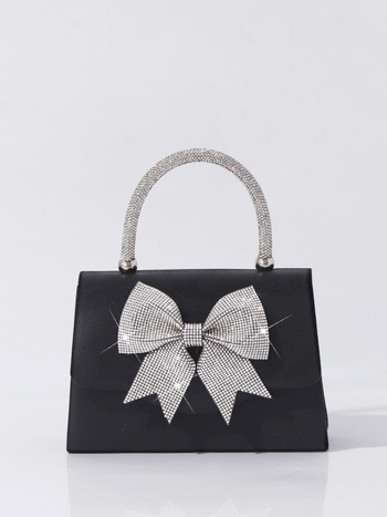 Gyémánttal díszített masnival készült estéti kézitáska, boríték-stílusú, vízszintes négyzetes forma, fedél nyitás, belső dokumentumrekesz.