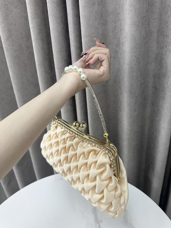 Rhinestone strasszos bál táska satin felülettel, nőies kézitáska vállon vagy keresztbe, kis négyzet alakú forma, zárható, telefon- és dokumentumzsebek, poliészter bélés