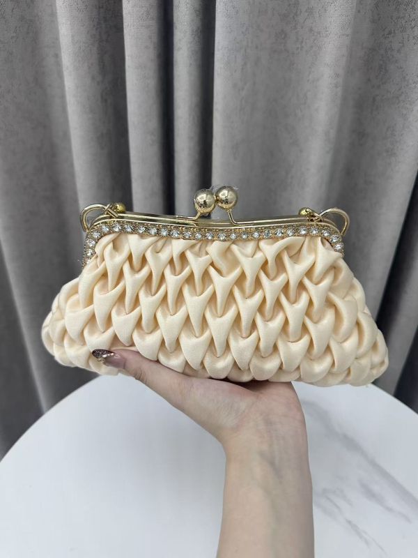 Rhinestone strasszos bál táska satin felülettel, nőies kézitáska vállon vagy keresztbe, kis négyzet alakú forma, zárható, telefon- és dokumentumzsebek, poliészter bélés