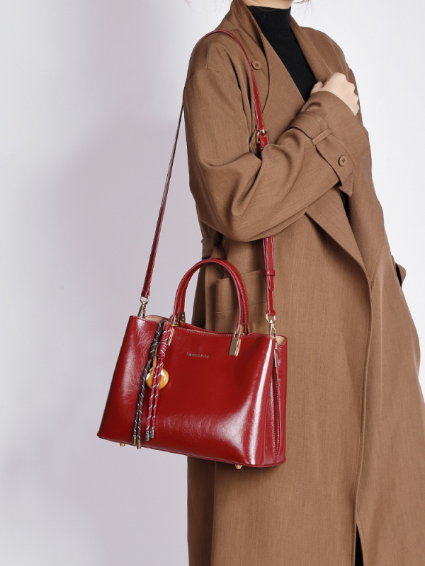 Esküvői válltáska PU bőr, városi egyszerű stílus, cipzáras záródás, belső zsebek: cipzáras zseb és telefonzseb, őszi 2025