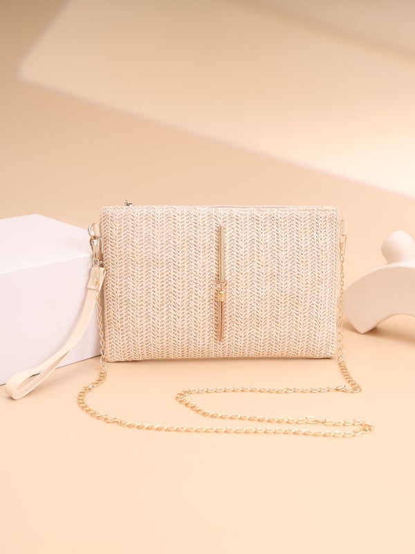 Szalmából készült fonott crossbody táska telefontartó zsebbel, cipzáras záródás, poliészter bélés, vízszintes négyzet alakú forma