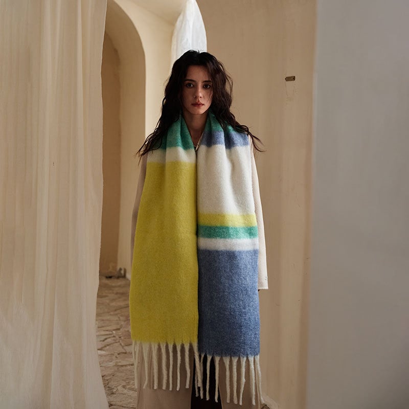 Gyapjúkeverék sál - twill kötés, gradient csíkok, meleg télre, 31–50% gyapjú (Twill kötés; Meleg; Tél; Gradient csíkok; 31–50% gyapjú)