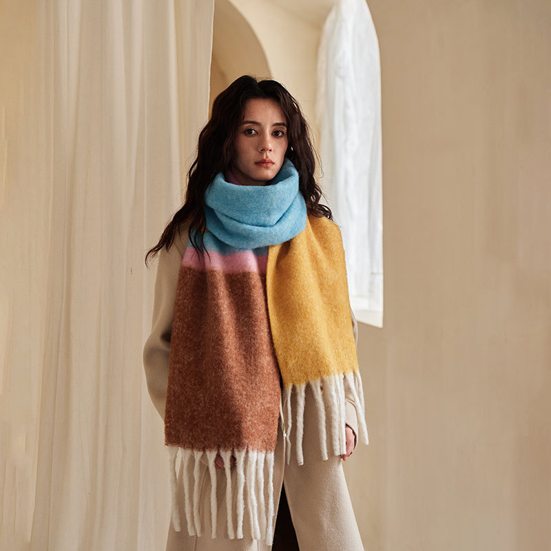 Gyapjúkeverék sál - twill kötés, gradient csíkok, meleg télre, 31–50% gyapjú (Twill kötés; Meleg; Tél; Gradient csíkok; 31–50% gyapjú)