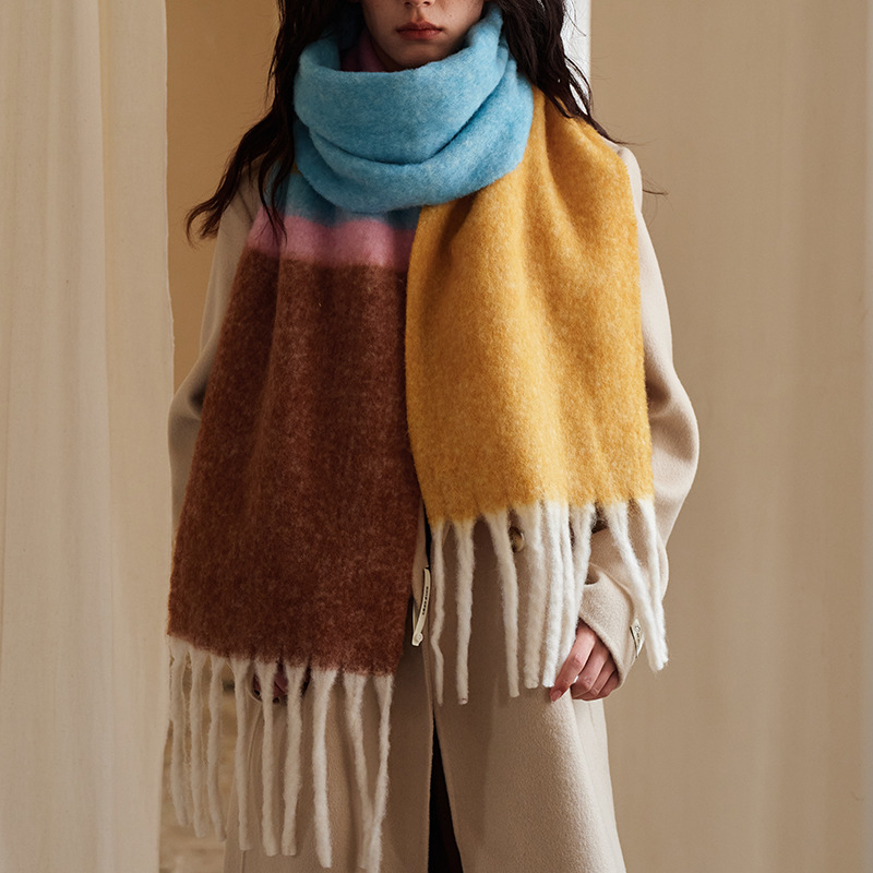 Gyapjúkeverék sál - twill kötés, gradient csíkok, meleg télre, 31–50% gyapjú (Twill kötés; Meleg; Tél; Gradient csíkok; 31–50% gyapjú)