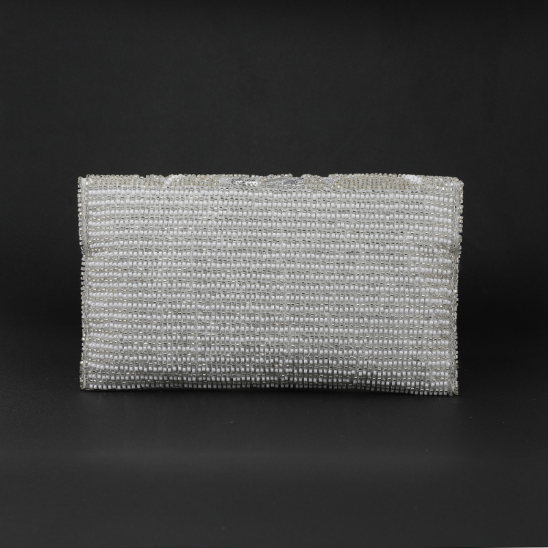 Estélyi válltáska poliészterből, vízszintes téglalap alakú, flap nyitású, belső telefontartó zseb, súly 200 g