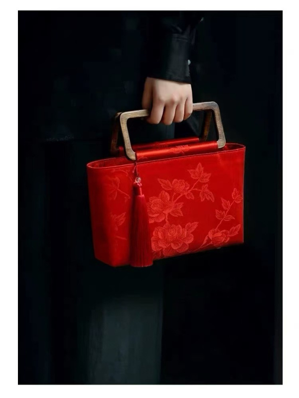 Esküvői kézitáska irodalmi-nemzeti stílusban, poliészter, vízszintes négyzetes forma, cipzáras nyitás, belső cipzáras zseb