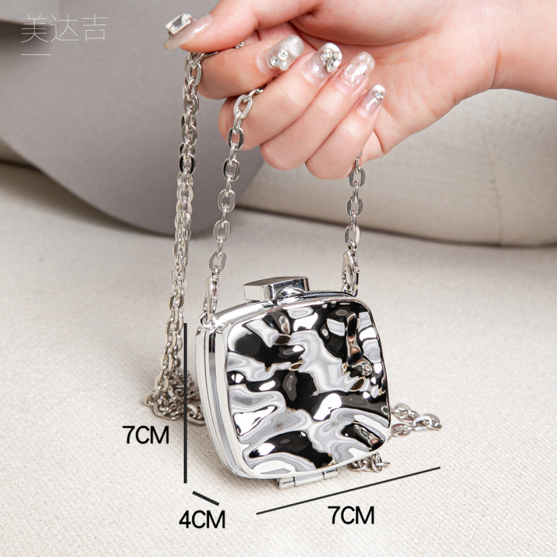 Medaji akril doboz válltáska lánccal, vízszintes négyszögletes forma, retesz-zár, belső ID zseb, mindennapi használat, utcai stílus