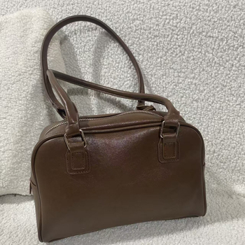 Torba Tote: PU materijal, horizontalni kvadratni oblik, zatvarač, podstava od poliestera