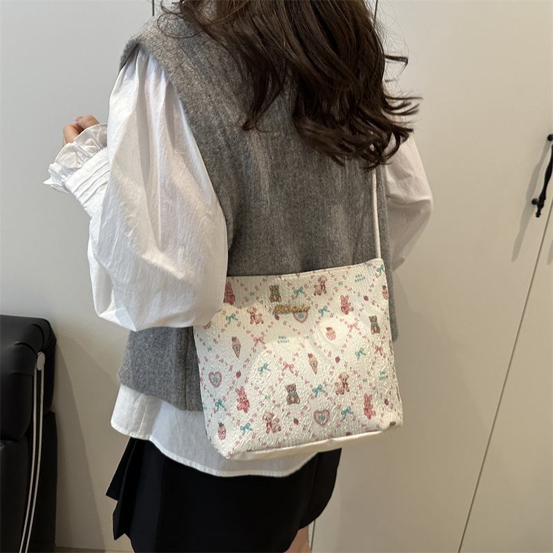 Podlaktna torbica s floralnim printom, PU materijal, polyester podstava, zatvaranje zipom, horizontalni kvadratni oblik, jedan remen, velika zapremina, ljeto 2025