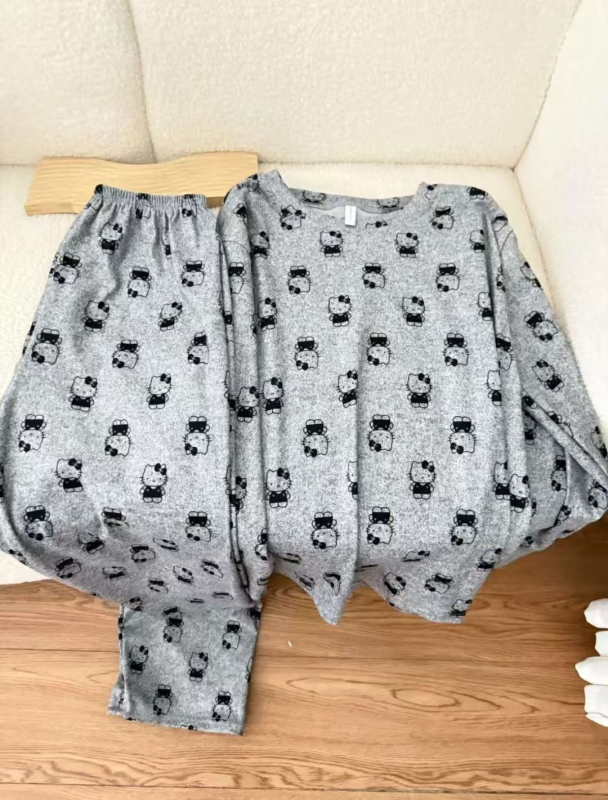 Derong Velvet prugasti ženski set pidžama s mašnicom – majica s dugim rukavima i dugačke hlače, udoban kućni loungewear za jesen/zimu.