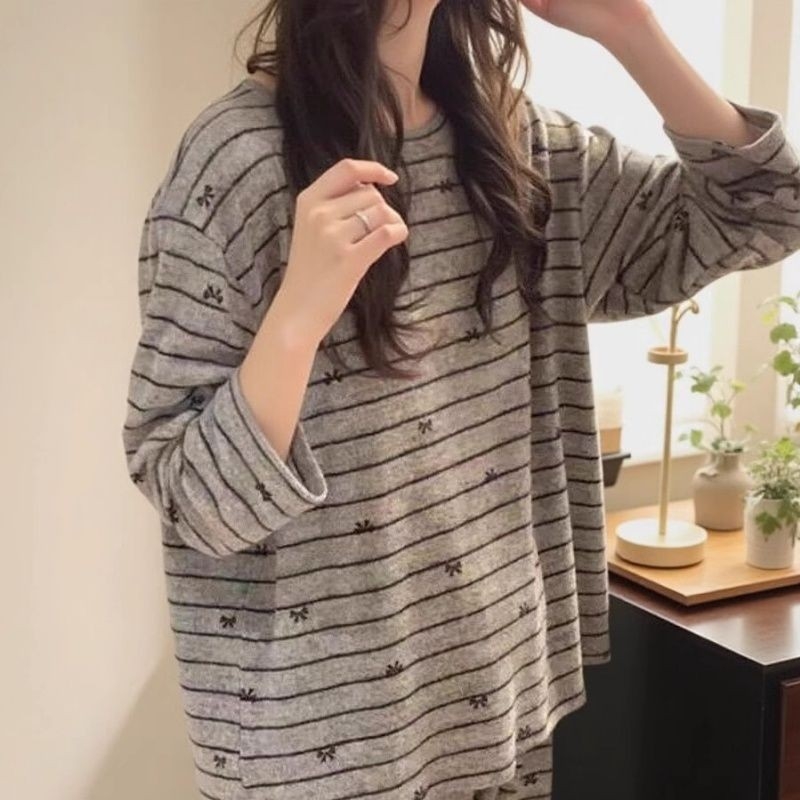 Derong Velvet prugasti ženski set pidžama s mašnicom – majica s dugim rukavima i dugačke hlače, udoban kućni loungewear za jesen/zimu.