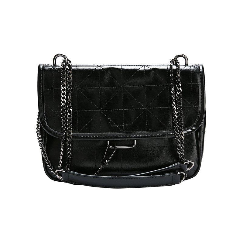 PU torbica s lancem za ramena, poklopac, magnetskim zatvaranjem, vertikalnog kvadratnog oblika, unutarnja pretinica sa zatvaračem