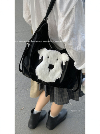 Torba tote s motivom plišane štene, PU materijal, poliester podstava, vodoravni kvadratni oblik, zatvaranje zipom, unutarnji džepovi: zip džep, džep za telefon i dokumente.