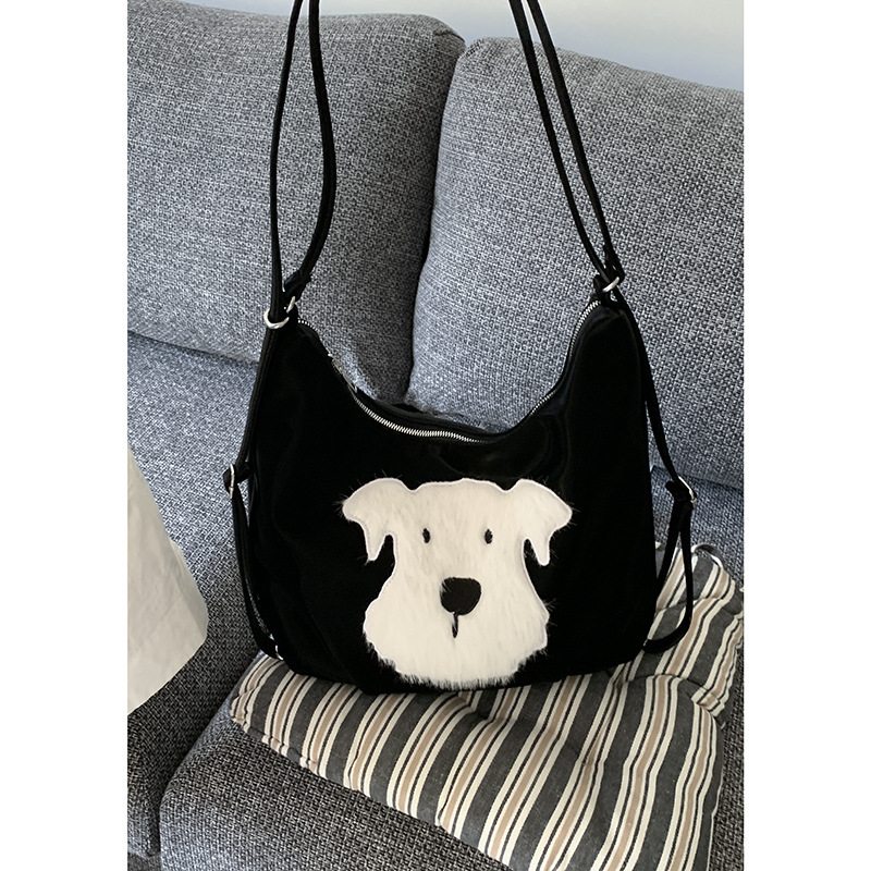 Torba tote s motivom plišane štene, PU materijal, poliester podstava, vodoravni kvadratni oblik, zatvaranje zipom, unutarnji džepovi: zip džep, džep za telefon i dokumente.