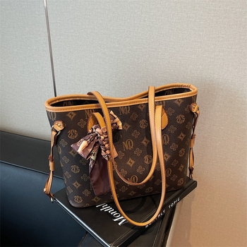 PU tote torba s horizontalnim kvadratnim oblikom, zatvaranje na zip, unutarnji džepovi za telefon, ID i džep s zatvaračem