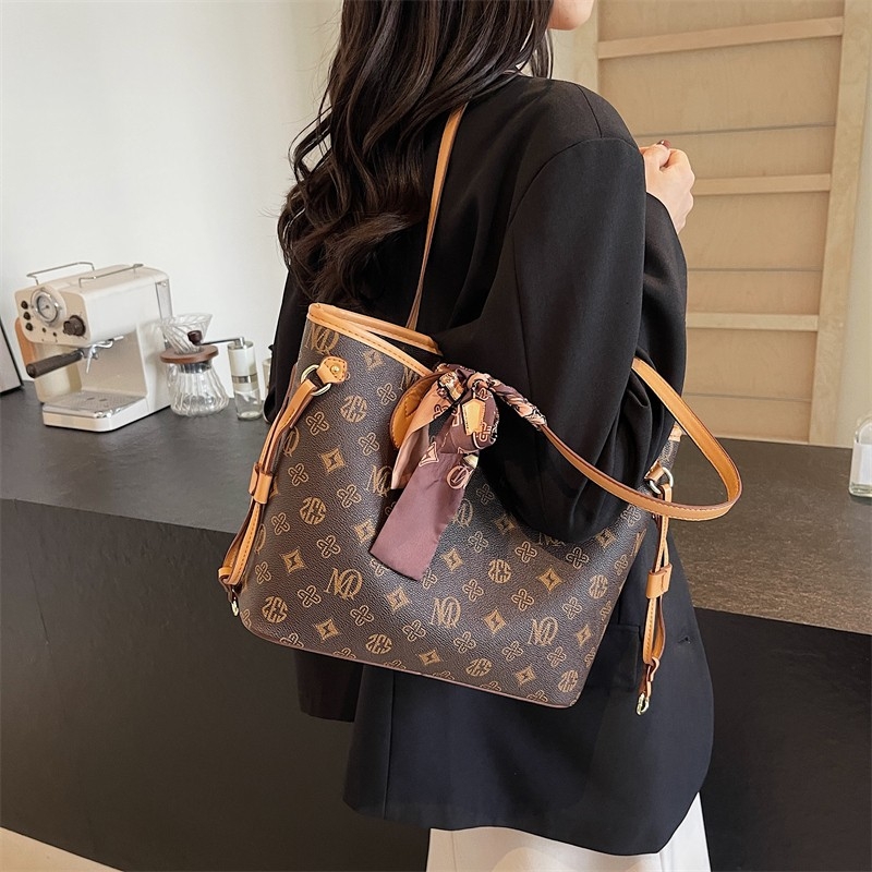 PU tote torba s horizontalnim kvadratnim oblikom, zatvaranje na zip, unutarnji džepovi za telefon, ID i džep s zatvaračem