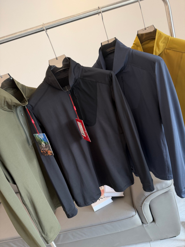 Muški dugi rukav T‑majica s flekso podstavom, odvod vlage, polu-zip, stojeći ovratnik, prozračna i elastična tkanina za jesen i zimu