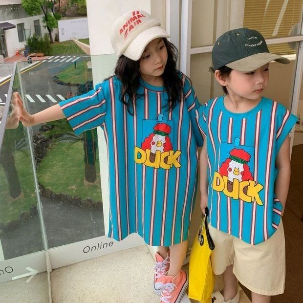 Dječji T-shirt u korejskom stilu s karikaturnim otiskom, prugasti uzorak, poliester, kratke rukave.