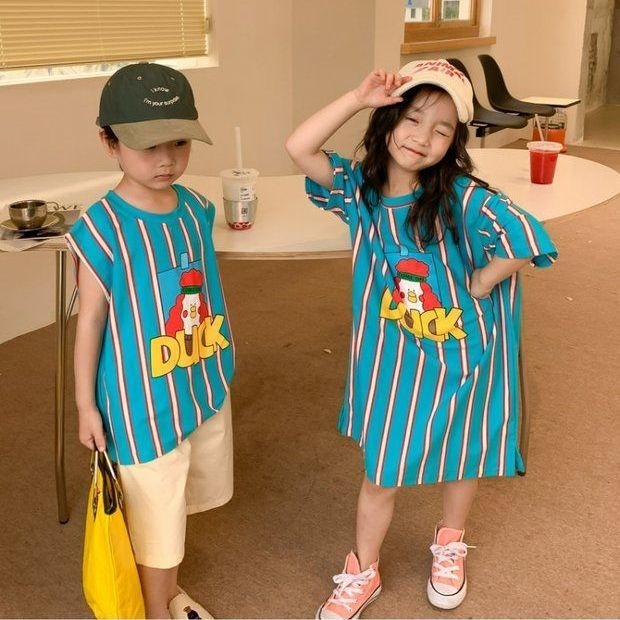 Dječji T-shirt u korejskom stilu s karikaturnim otiskom, prugasti uzorak, poliester, kratke rukave.