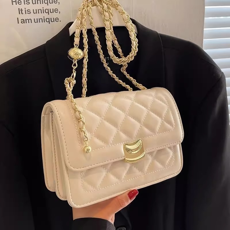 Ženska PU crossbody torbica, proljeće 2026, urbani minimalistički stil, vodoravni kvadratni oblik, zaključavanje na ključ
