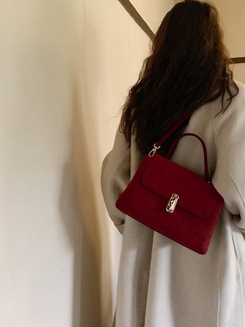 Tote táska – uniszex stílus, velúr anyag, mindennapi használatra, 2024 tavasz