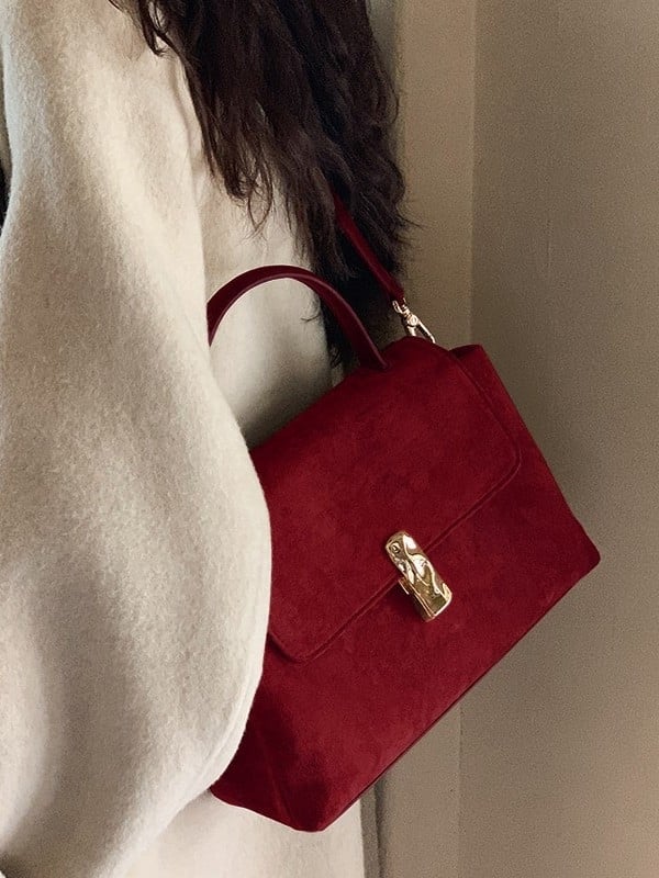 Tote táska – uniszex stílus, velúr anyag, mindennapi használatra, 2024 tavasz