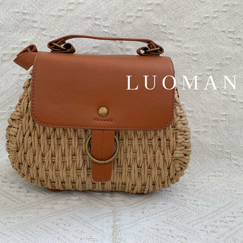 Roman női fonott táska papírszálból, stílus: városi egyszerűség, zárás: mágneses csat, belső zseb a telefon számára, egy vállpánt