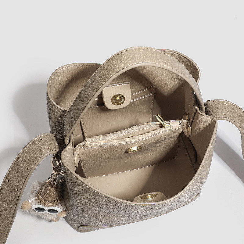 PU bucket torba s crossbody naramenicom, magnetsko zatvaranje, vertikalni kvadratni oblik, unutarnja džep