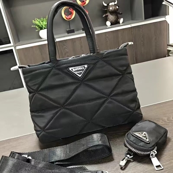 Bucket torba s quilted uzorkom, gradska jednostavnost; materijal Oxford platno, zatvaranje na zip; unutarnja džep s zipom i džep za dokumente